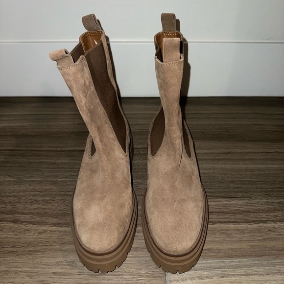 NWOT ZARA Tan/Taupe Suede Chelsea Boots - Picture 2 of 6